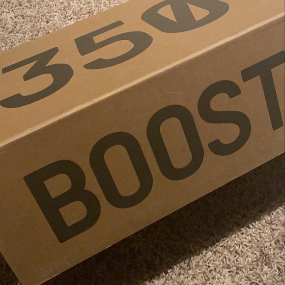 YEEZY BELUGA 350 SIZE 9 SOLD❌ - Picture 7 of 11